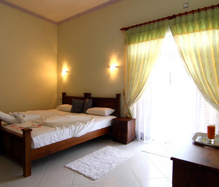 Methira Villa Aluthgama Exterior photo